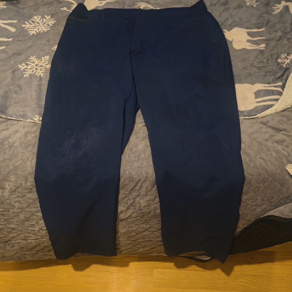 Under Armour Men's Navy Loose Fit golf pants